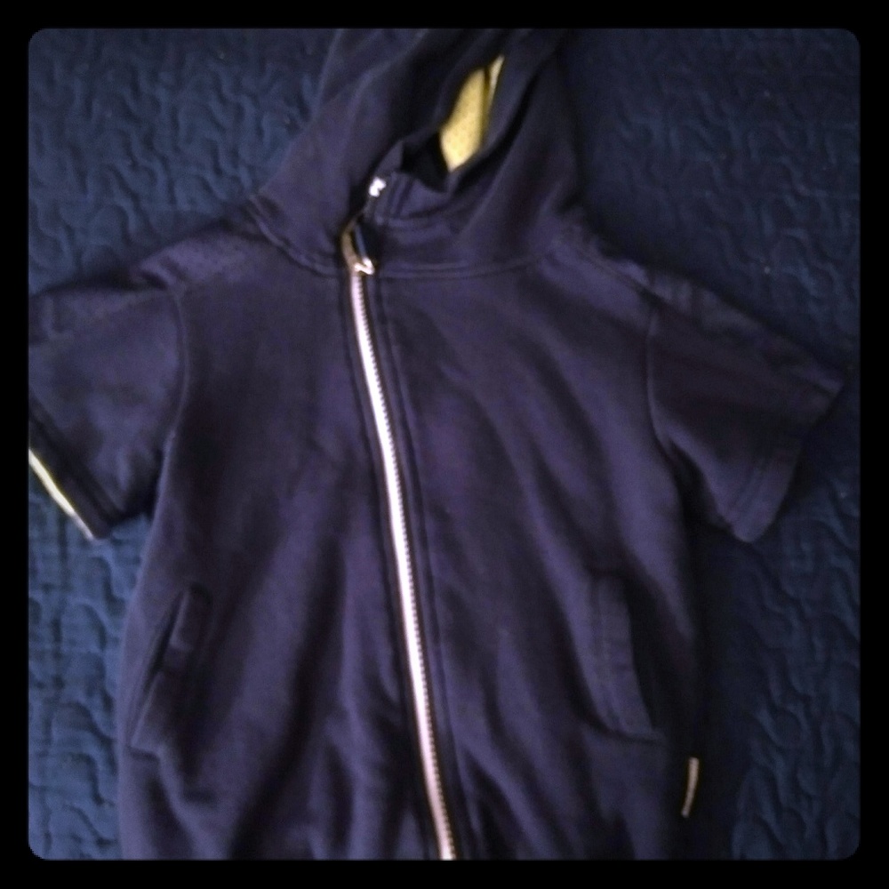 Short sleeve, zipper, hoodie
